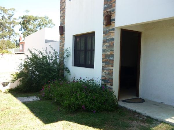 Casa nueva, cómoda ideal para familia pequeña.