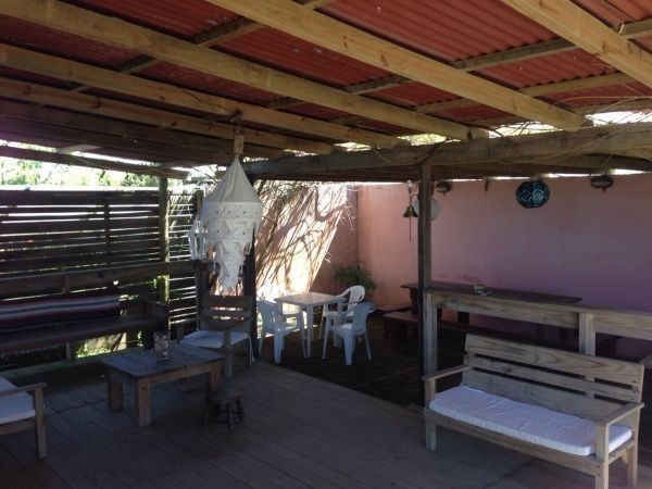 Casa con piscina a pasos de la playa.