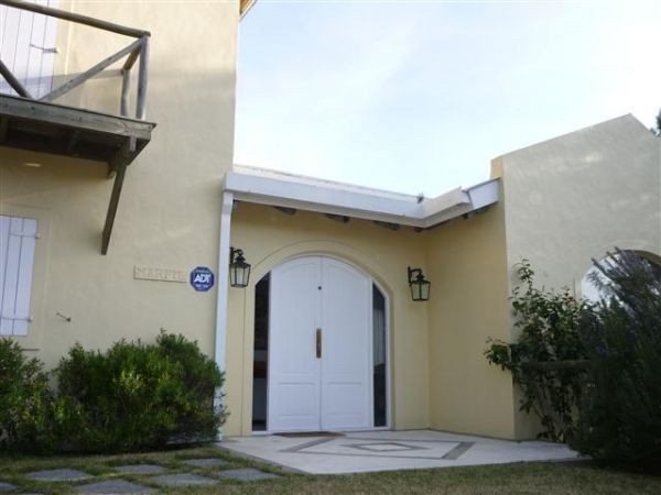 Excelente casa en alquiler en lo mejor de La Barra.