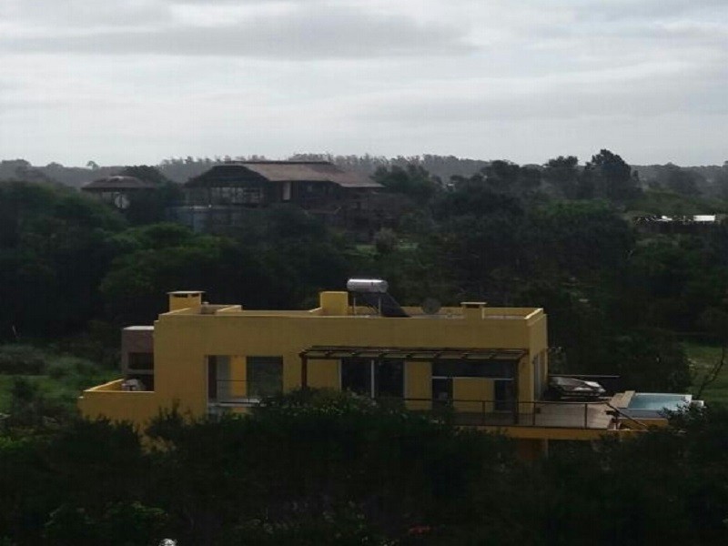 Casa en venta en Altos de Punta Piedras.
