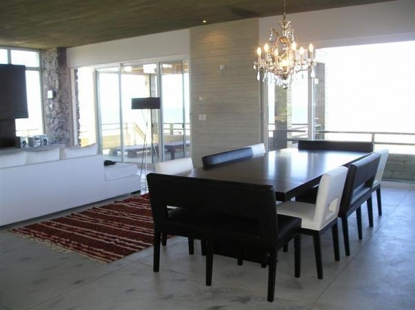 Espectacular casa en alquiler frente al océano sobre La Barra
