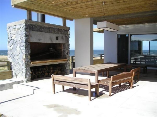 Espectacular casa en alquiler frente al océano sobre La Barra