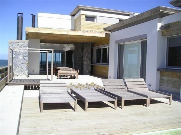 Espectacular casa en alquiler frente al océano sobre La Barra