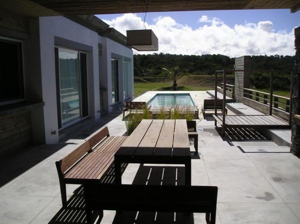 Espectacular casa en alquiler frente al océano sobre La Barra