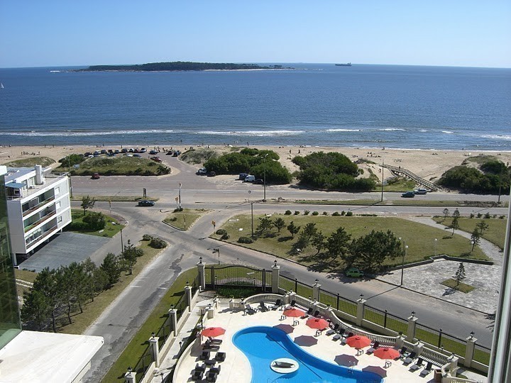 Departamento, servicio seis estrellas en Playa Mansa