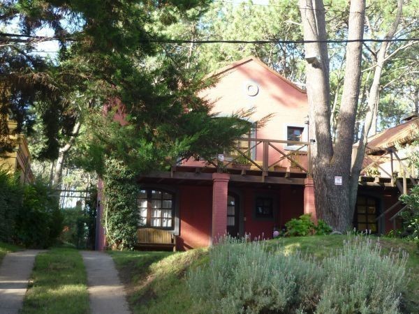 Casa en alquiler y venta con pileta en el bosque de Montoya, La Barra.