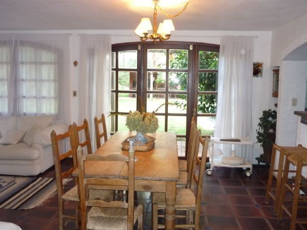 Casa en alquiler y venta con pileta en el bosque de Montoya, La Barra.