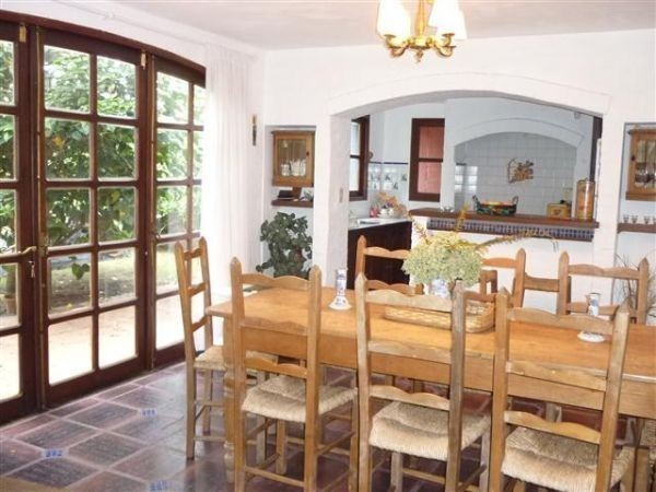 Casa en alquiler y venta con pileta en el bosque de Montoya, La Barra.