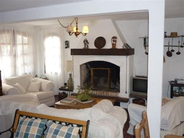 Casa en alquiler y venta con pileta en el bosque de Montoya, La Barra.