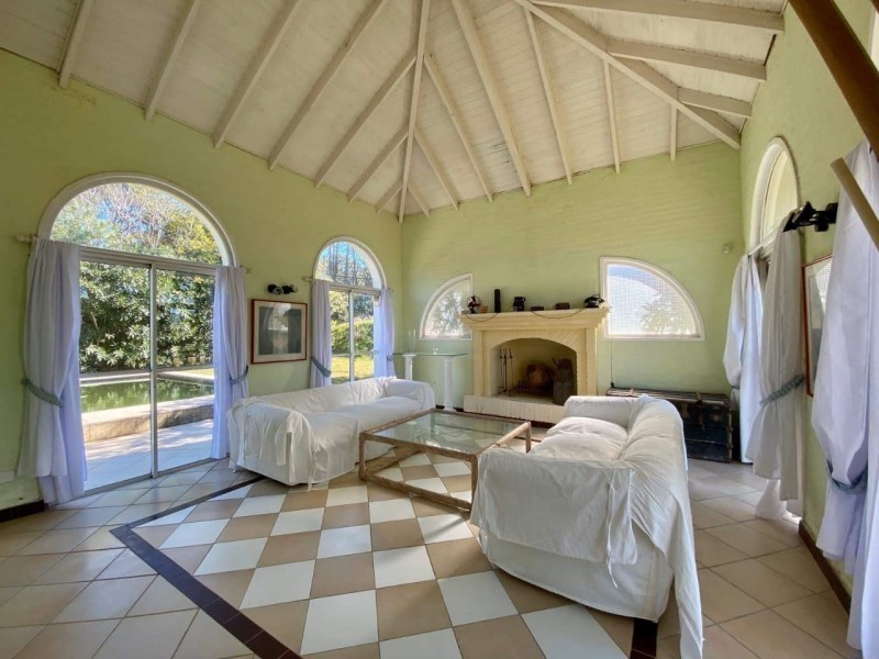 Casa en alquiler a una cuadra del mar en Montoya, La Barra con pileta.