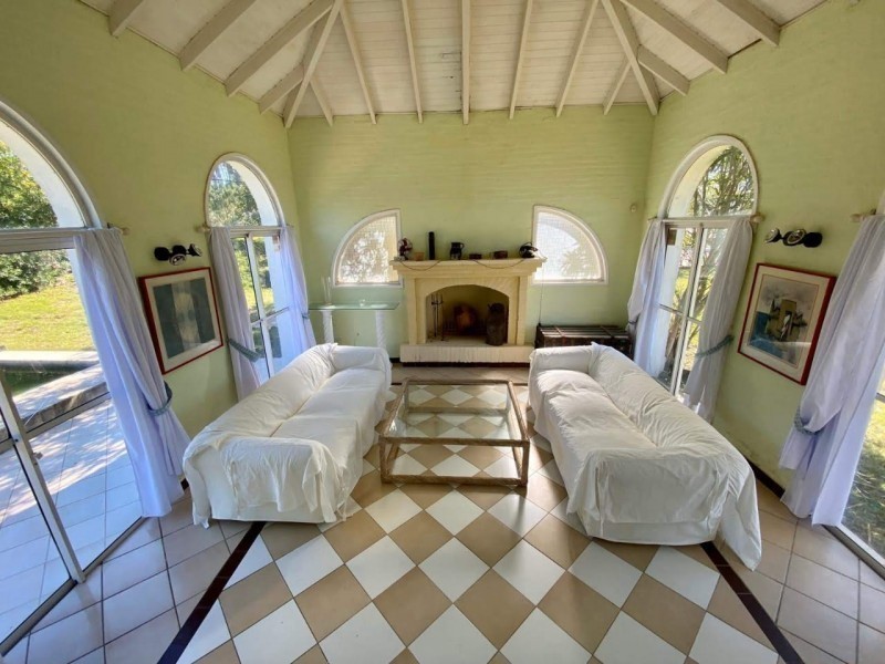 Casa en alquiler a una cuadra del mar en Montoya, La Barra con pileta.