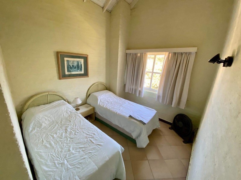 Casa en alquiler a una cuadra del mar en Montoya, La Barra con pileta.