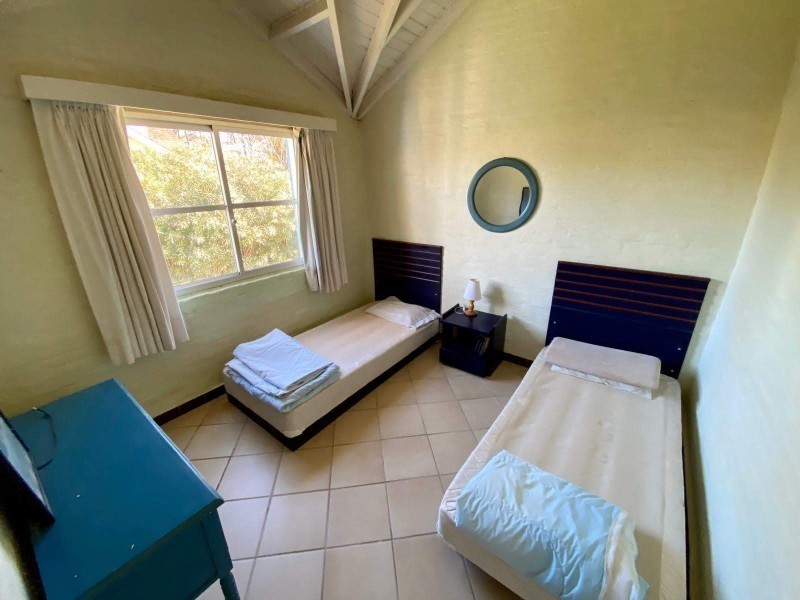 Casa en alquiler a una cuadra del mar en Montoya, La Barra con pileta.