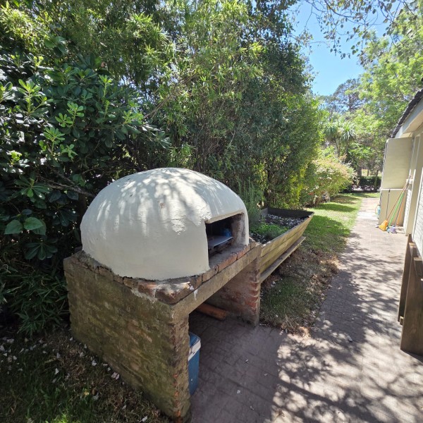 En La Barra casa en alquiler y venta con pileta.