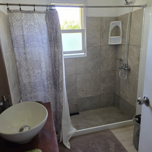 En La Barra casa en alquiler y venta con pileta.