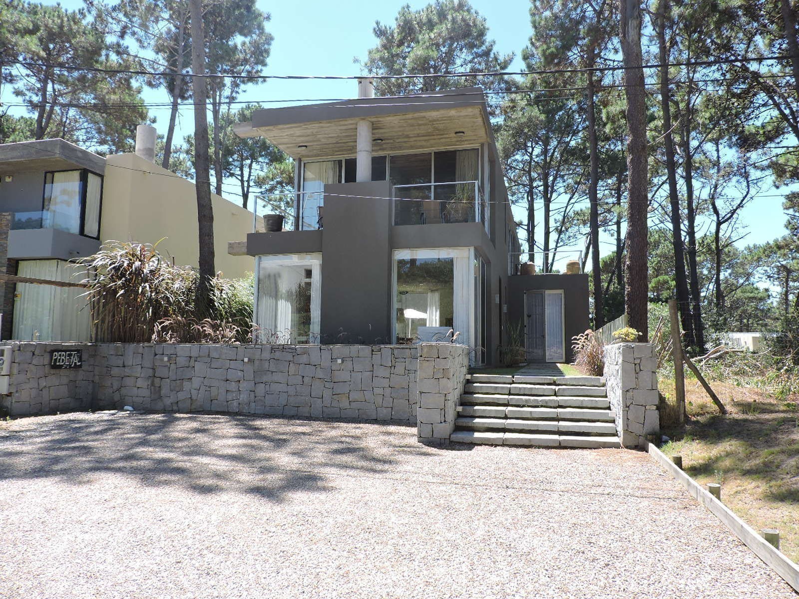 Moderna casa en alquiler y venta el lo mejor de Montoya 