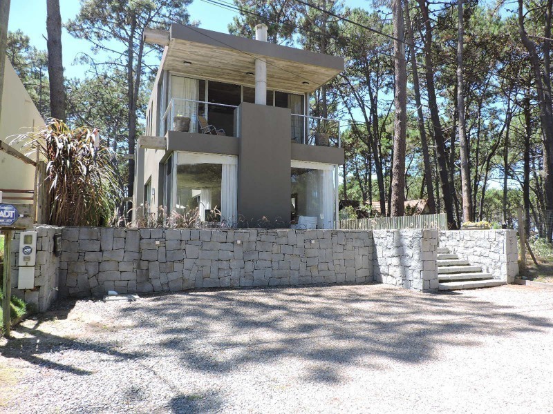 Moderna casa en alquiler y venta el lo mejor de Montoya 