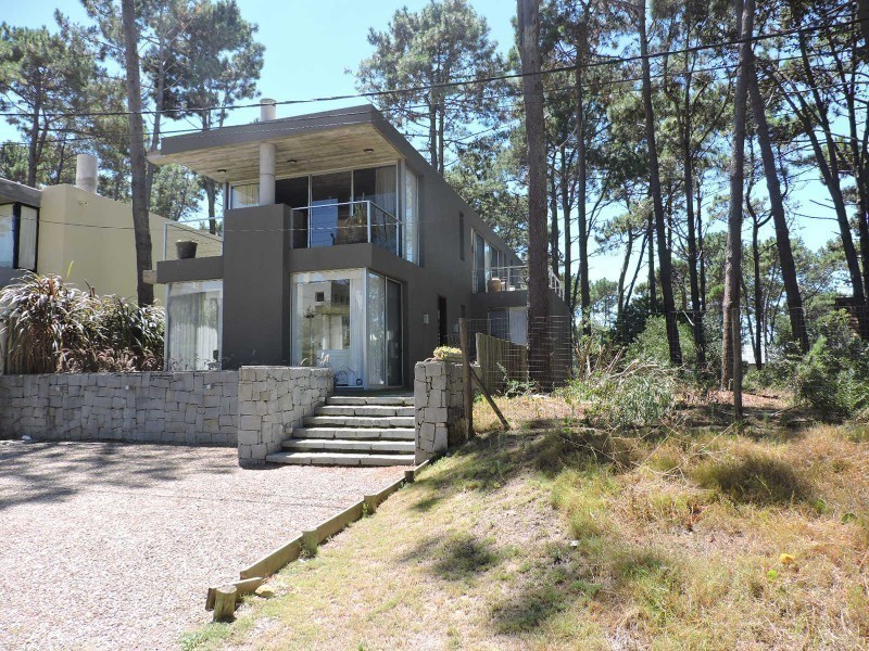 Moderna casa en alquiler y venta el lo mejor de Montoya 