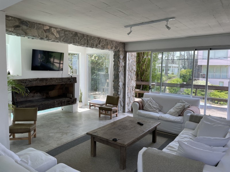 Moderna casa en alquiler sobre Montoya, La Barra