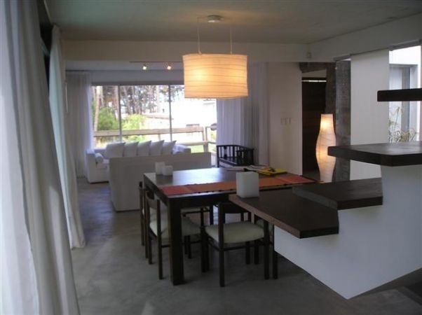 Moderna casa en alquiler sobre Montoya, La Barra