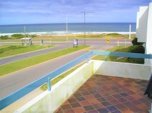 Departamento en alquiler en edificio frente al mar con todas las comodidades en Montoya, La Barra