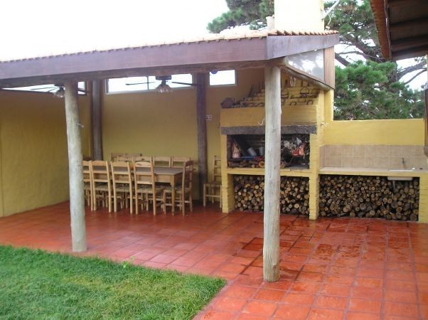 Hermoso chalet en alquiler y venta con todas las comodidades, en Manantiales.