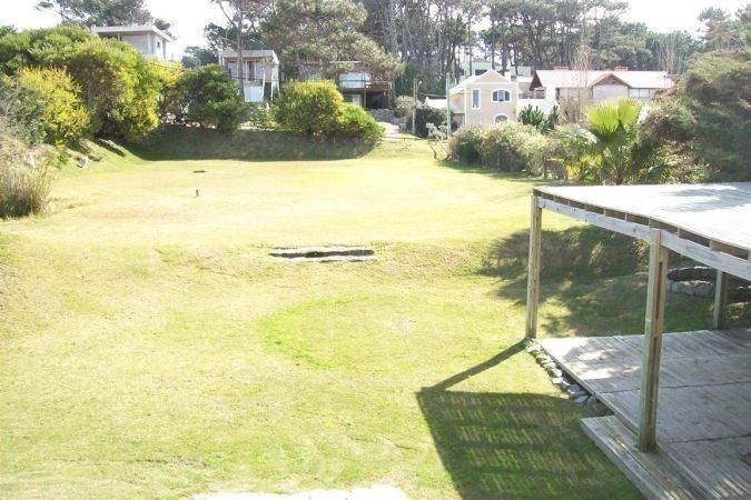 Importante casa en alquiler frente al mar en Montoya, La Barra.