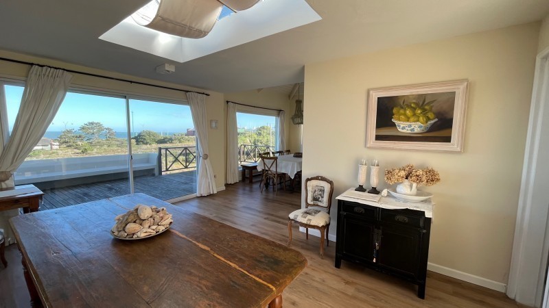 Importante casa en alquiler frente al mar en Montoya, La Barra.