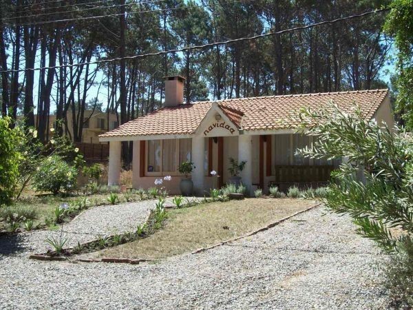 Hermoso chalet en alquiler rodeado de pinos y a poquitas cuadras del mar en Montoya, La Barra.