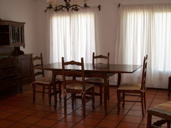 Hermoso chalet en alquiler rodeado de pinos y a poquitas cuadras del mar en Montoya, La Barra.