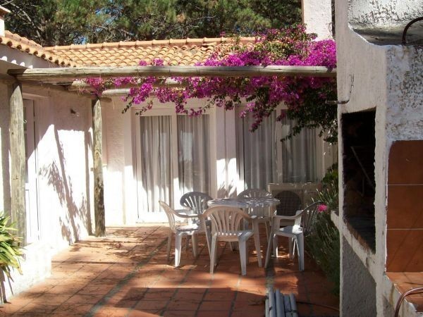 Hermoso chalet en alquiler rodeado de pinos y a poquitas cuadras del mar en Montoya, La Barra.