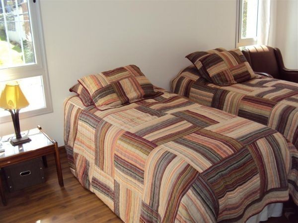 Moderna casa en alquiler con vista al mar y pileta sobre Montoya, La Barra.