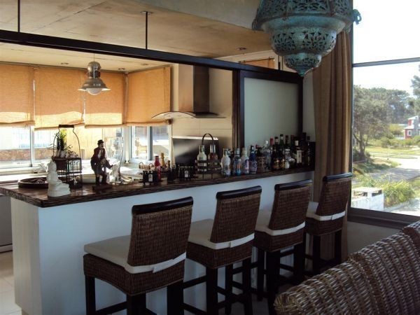 Moderna casa en alquiler con vista al mar y pileta sobre Montoya, La Barra.