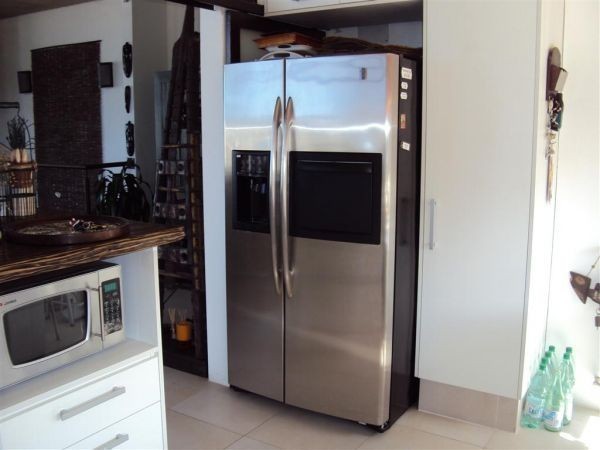 Moderna casa en alquiler con vista al mar y pileta sobre Montoya, La Barra.