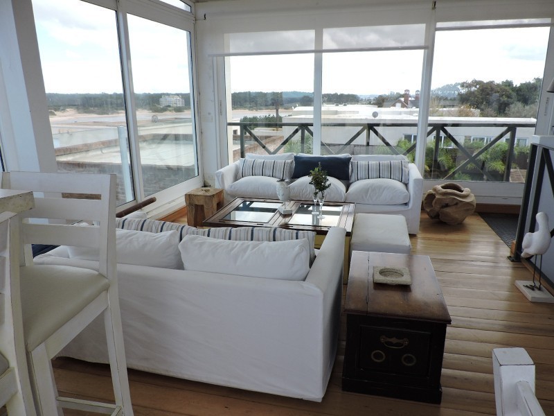 Encantador duplex en alquiler a pasitos del mar sobre La Barra.