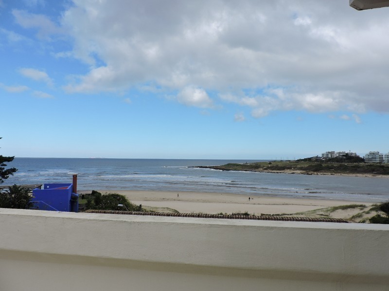 Encantador duplex en alquiler a pasitos del mar sobre La Barra.