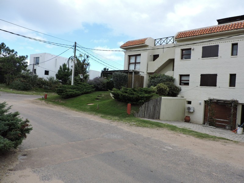 Encantador duplex en alquiler a pasitos del mar sobre La Barra.