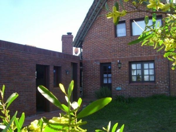 Espectacular casa en alquiler y venta en zona residencial El Chorro.