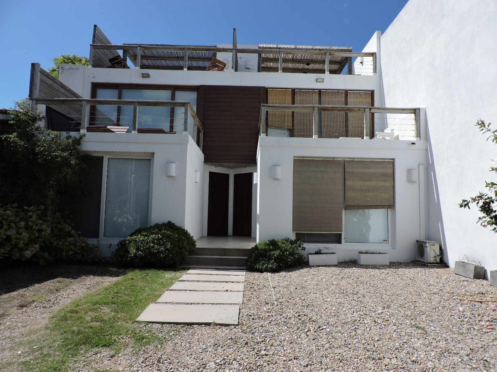 Departamento Triplex en alquiler a pasitos de la playita de la desembocadura La Barra.