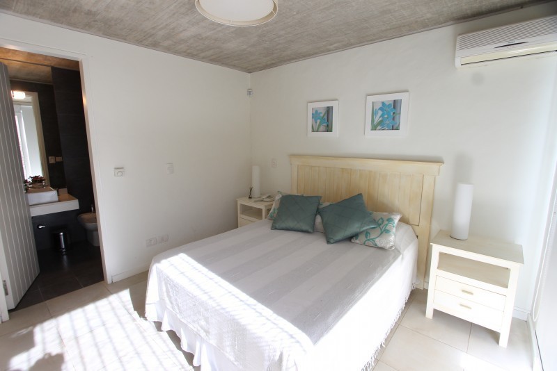 Departamento Triplex en alquiler a pasitos de la playita de la desembocadura La Barra.