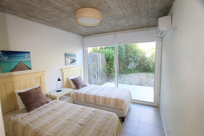 Departamento Triplex en alquiler a pasitos de la playita de la desembocadura La Barra.