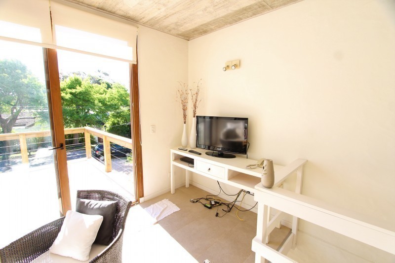Departamento Triplex en alquiler a pasitos de la playita de la desembocadura La Barra.