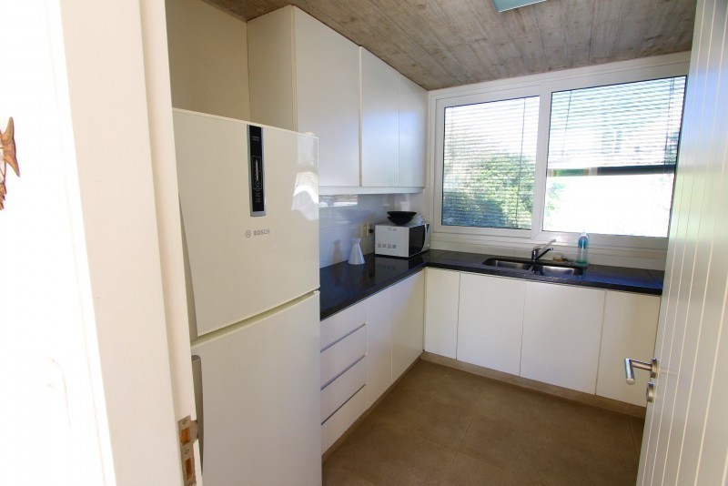 Departamento Triplex en alquiler a pasitos de la playita de la desembocadura La Barra.