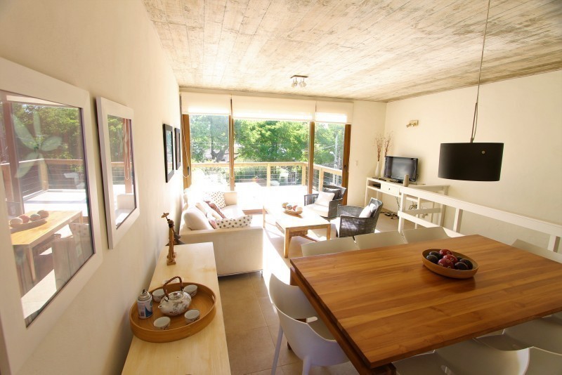 Departamento Triplex en alquiler a pasitos de la playita de la desembocadura La Barra.