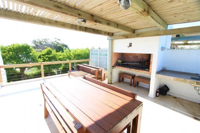 Departamento Triplex en alquiler a pasitos de la playita de la desembocadura La Barra.