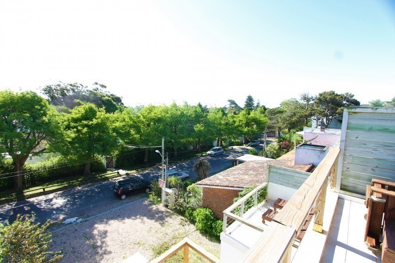 Departamento Triplex en alquiler a pasitos de la playita de la desembocadura La Barra.
