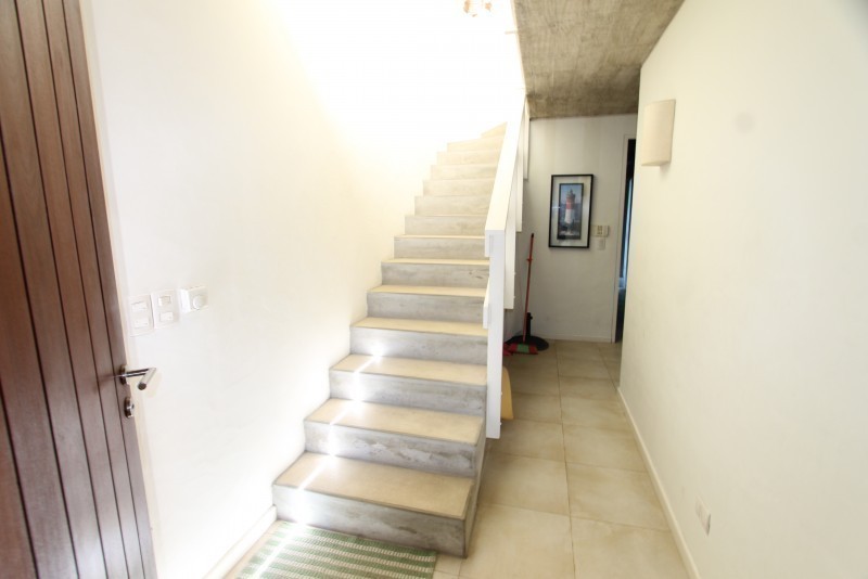 Departamento Triplex en alquiler a pasitos de la playita de la desembocadura La Barra.