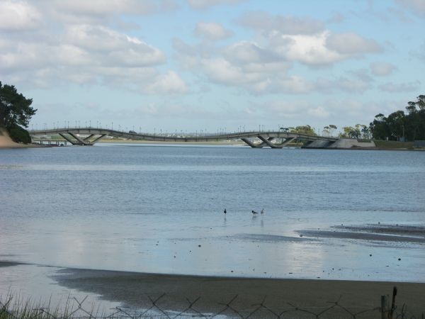 Importante casa en alquiler sobre el Arroyo de La Barra.