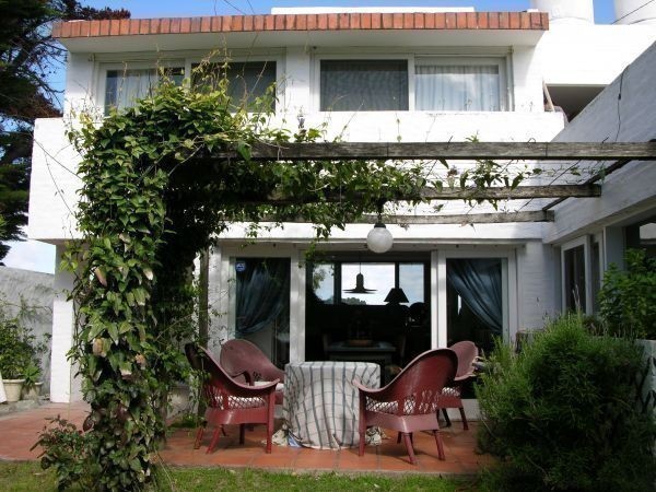 Importante casa en alquiler sobre el Arroyo de La Barra.