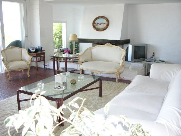 Importante casa en alquiler sobre el Arroyo de La Barra.